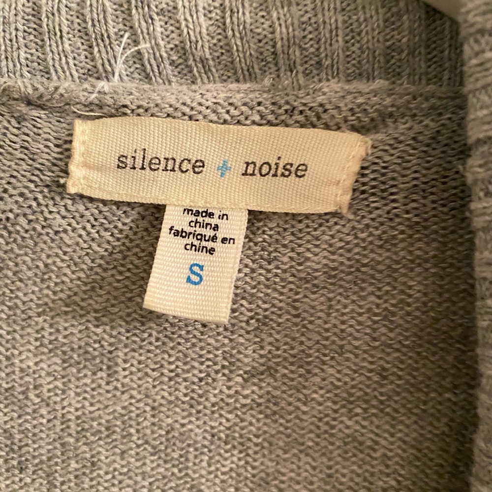 Silence & Noise Urban Outfitters Gray Sweater Size S - Picture 3 of 4